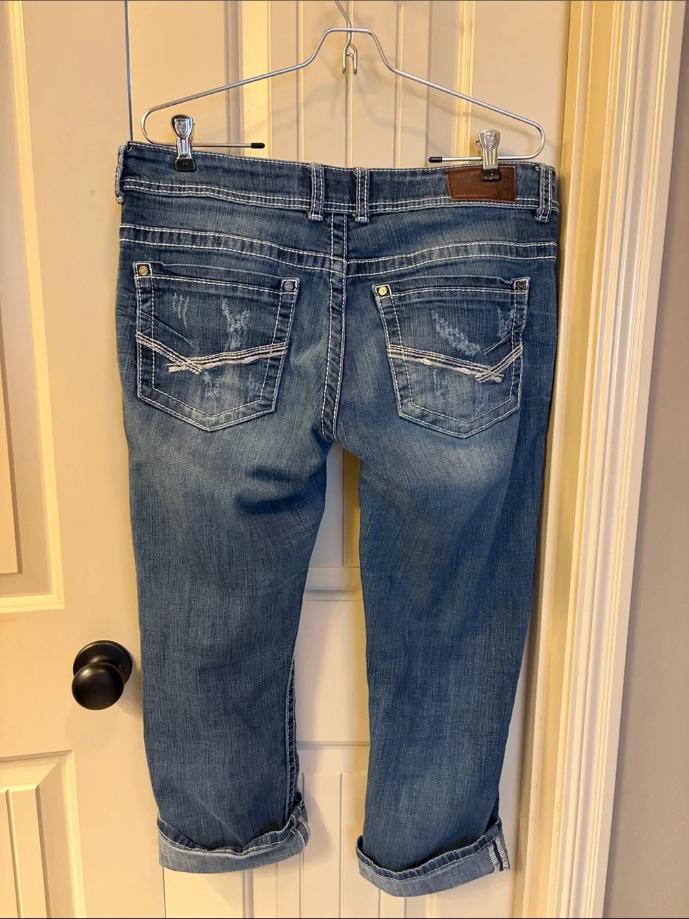 BKE Women's Cropped Jeans in Blue Acid Wash Distressed